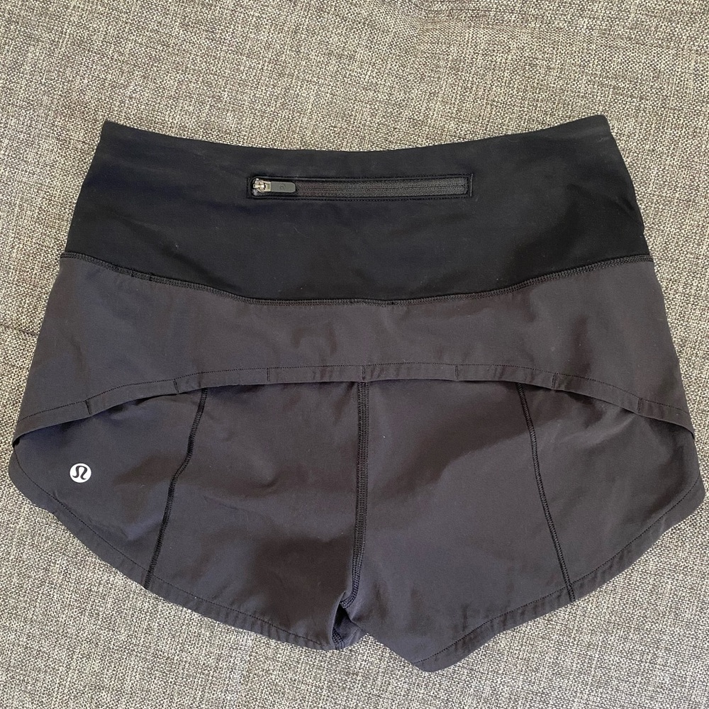 WOMAN’S LuluLemon Speed Up Shorts (2.5” Size 4)